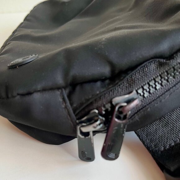 Lolë Belt Bag | Black - Picture 8 of 8